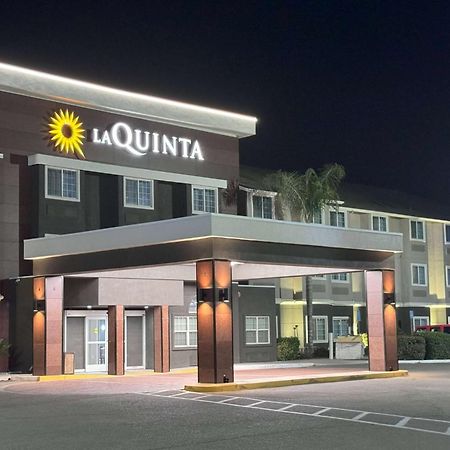 La Quinta By Wyndham Tulare Hotel Exterior photo